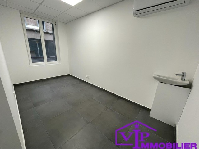 Photo Local commercial image 6/6