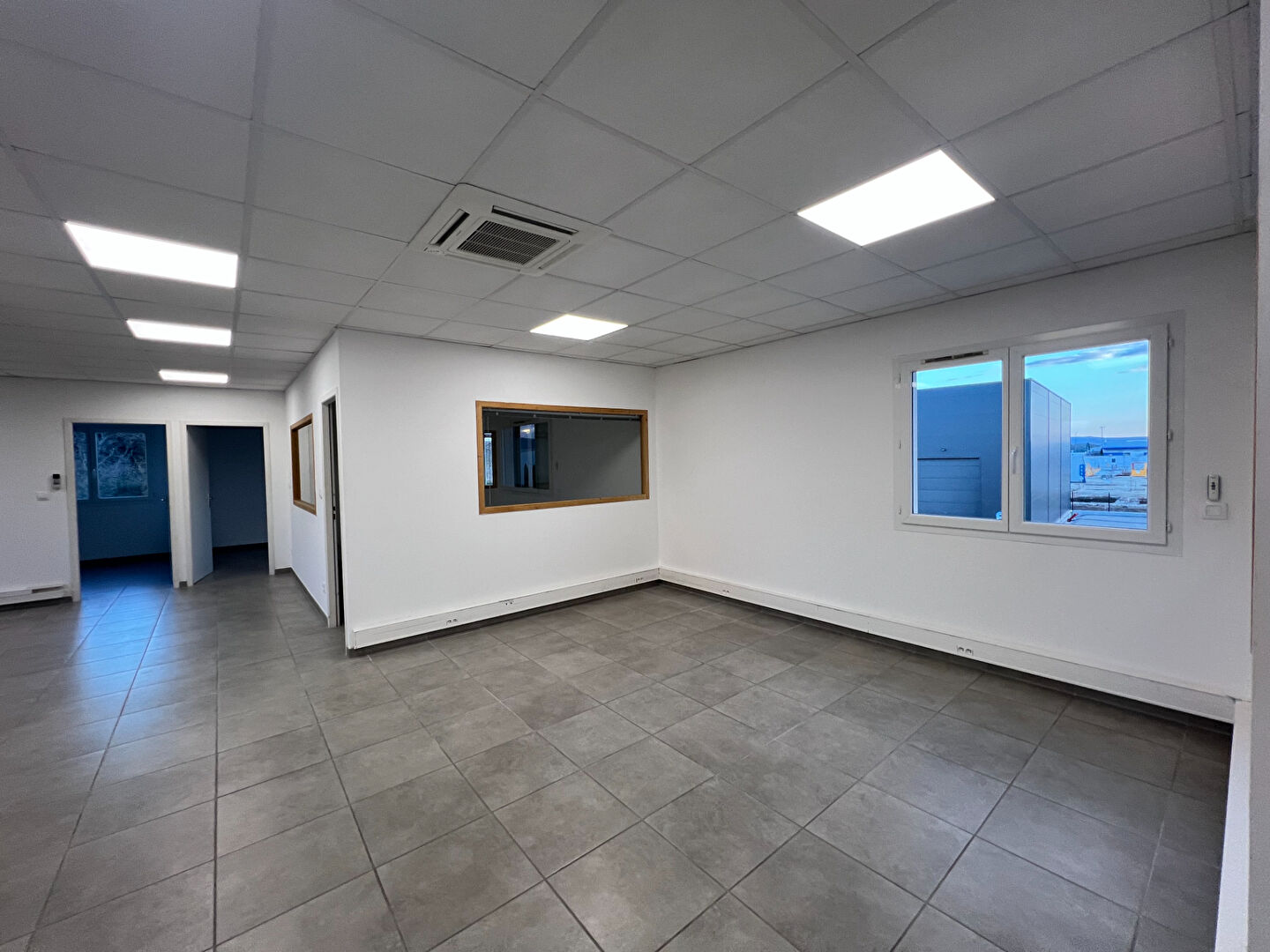 Photo LOCAUX COMMERCIAUX - ETOILE-SUR-RHONE image 2/6