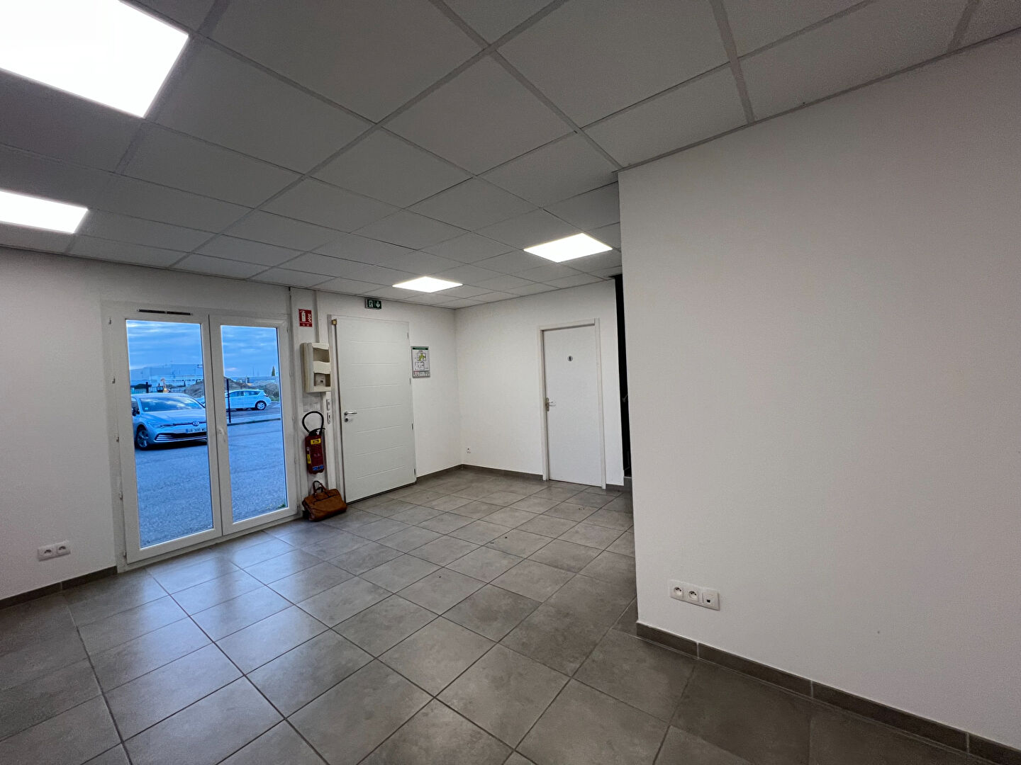 Photo LOCAUX COMMERCIAUX - ETOILE-SUR-RHONE image 4/6