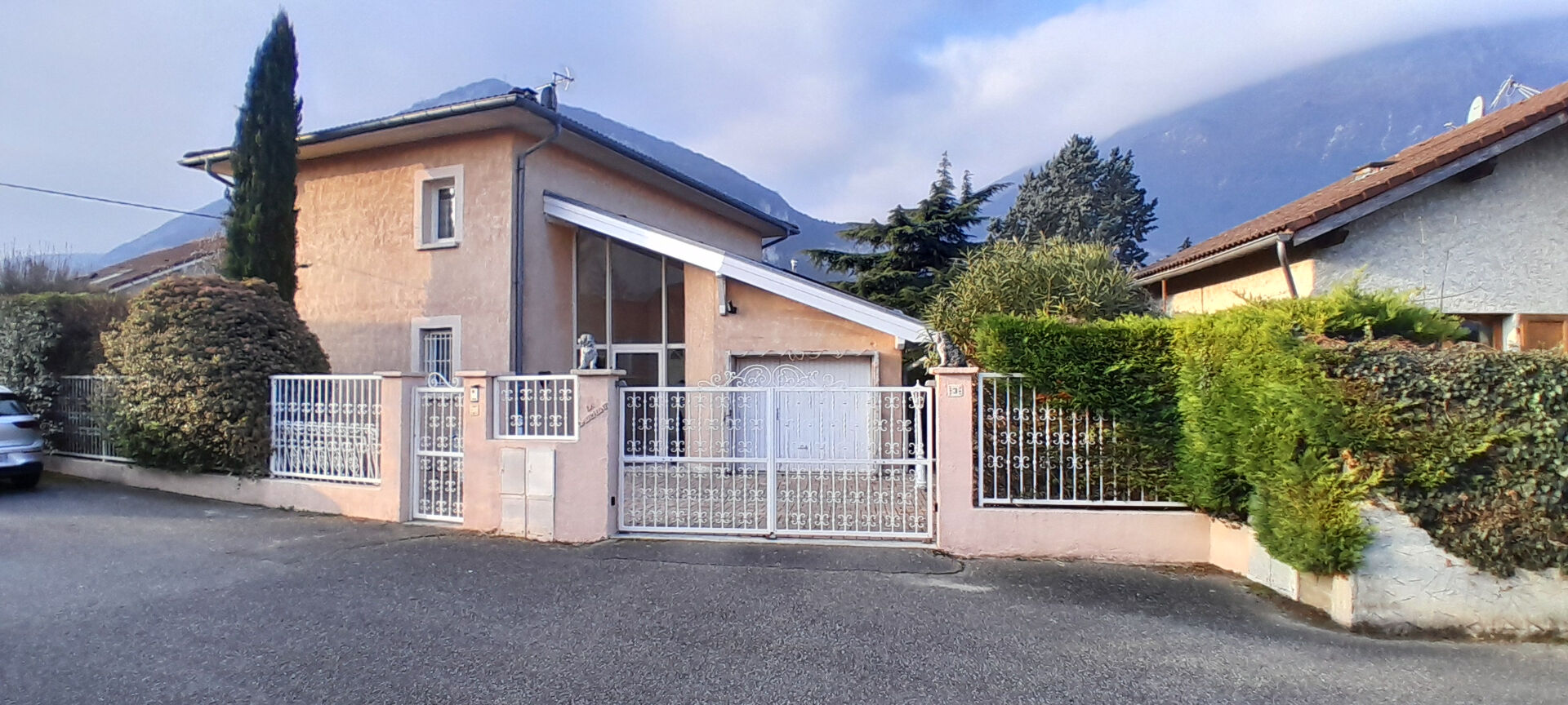 (38) Sassenage - Villa 148 m², 4 CH, terrain 510 m², piscine