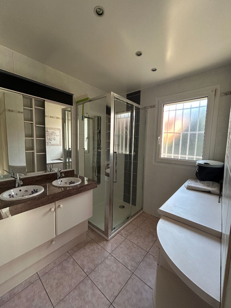 Photo (38) Sassenage - Villa 148 m², 4 CH, terrain 510 m², piscine image 6/6