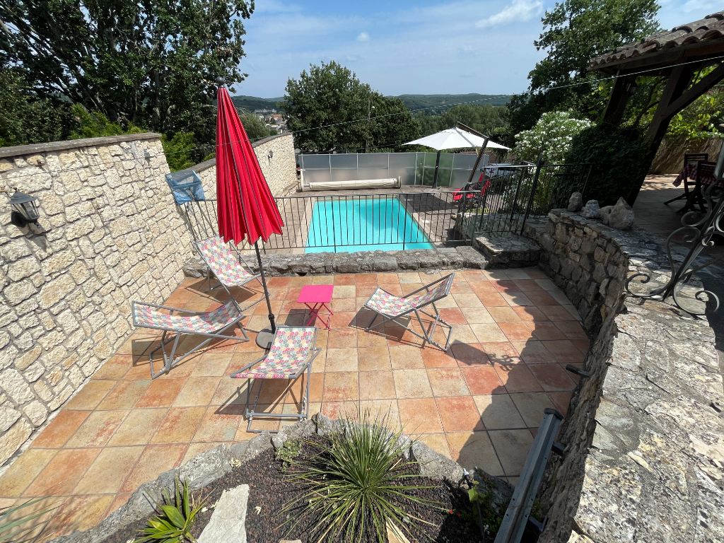 Photo Superbe villa de 226 m² avec 5 chambres et piscine image 2/6