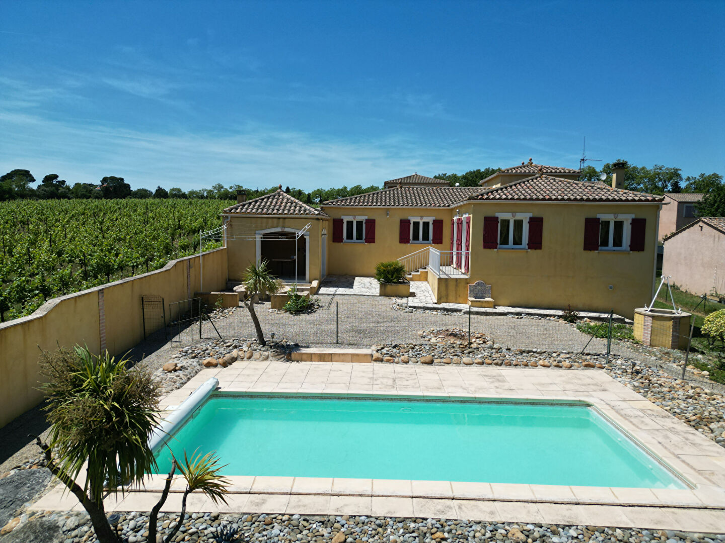 REF – YELLOW – CARCASSONNE – Maison 125m² hab – 3 chambres – Garage – Piscine – Jardin