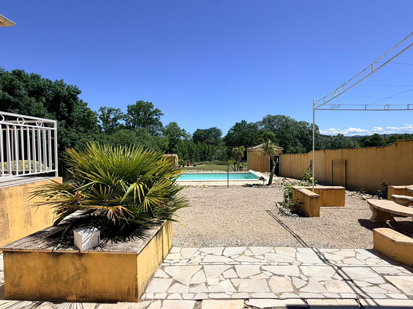 REF – YELLOW – CARCASSONNE – Maison 125m² hab – 3 chambres – Garage – Piscine – Jardin