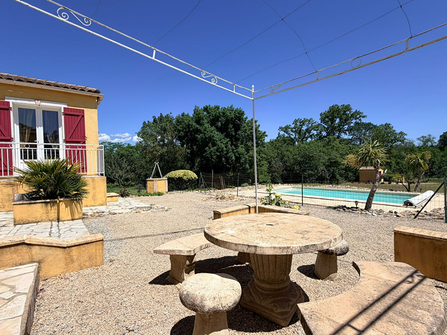 REF – YELLOW – CARCASSONNE – Maison 125m² hab – 3 chambres – Garage – Piscine – Jardin