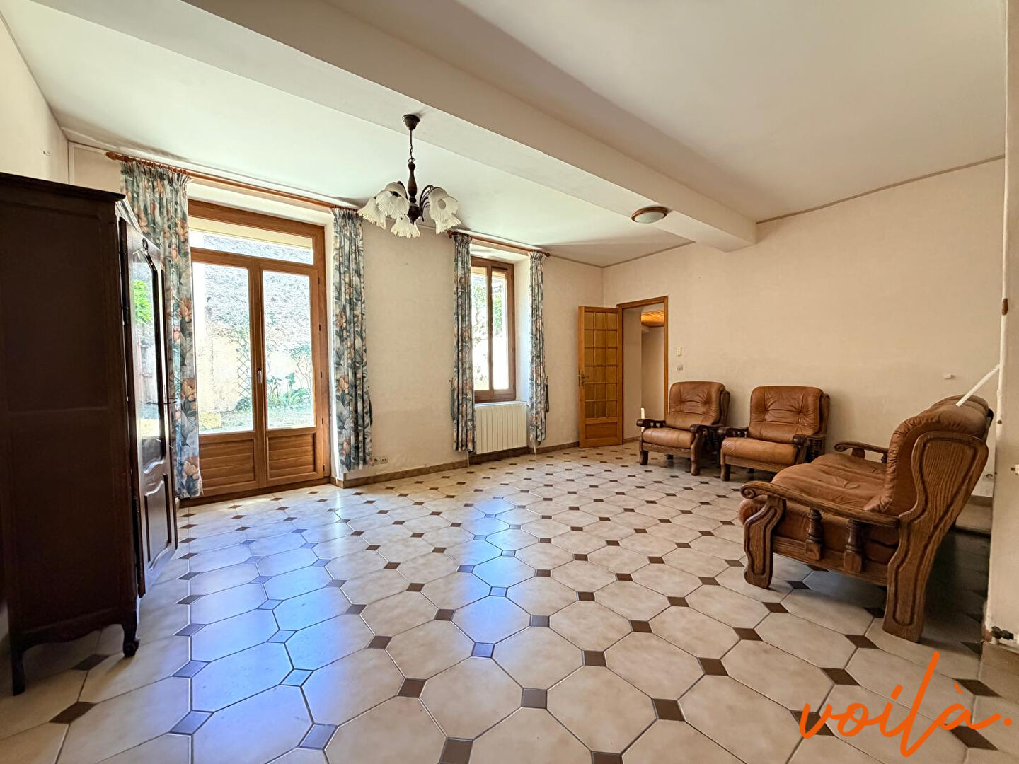 REF – ART DE VIVRE – 15 min Carcassonne – Maison 170m² hab – 5 chambres – 2 garages – Jardin