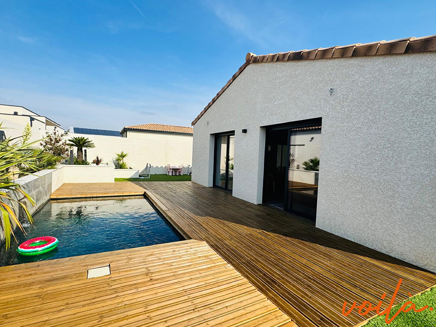 REF : YUVA – 5 MN CARCASSONNE – MAISON PLAIN PIED 3 CHAMBRES – GARAGE – PISCINE – JARDIN
