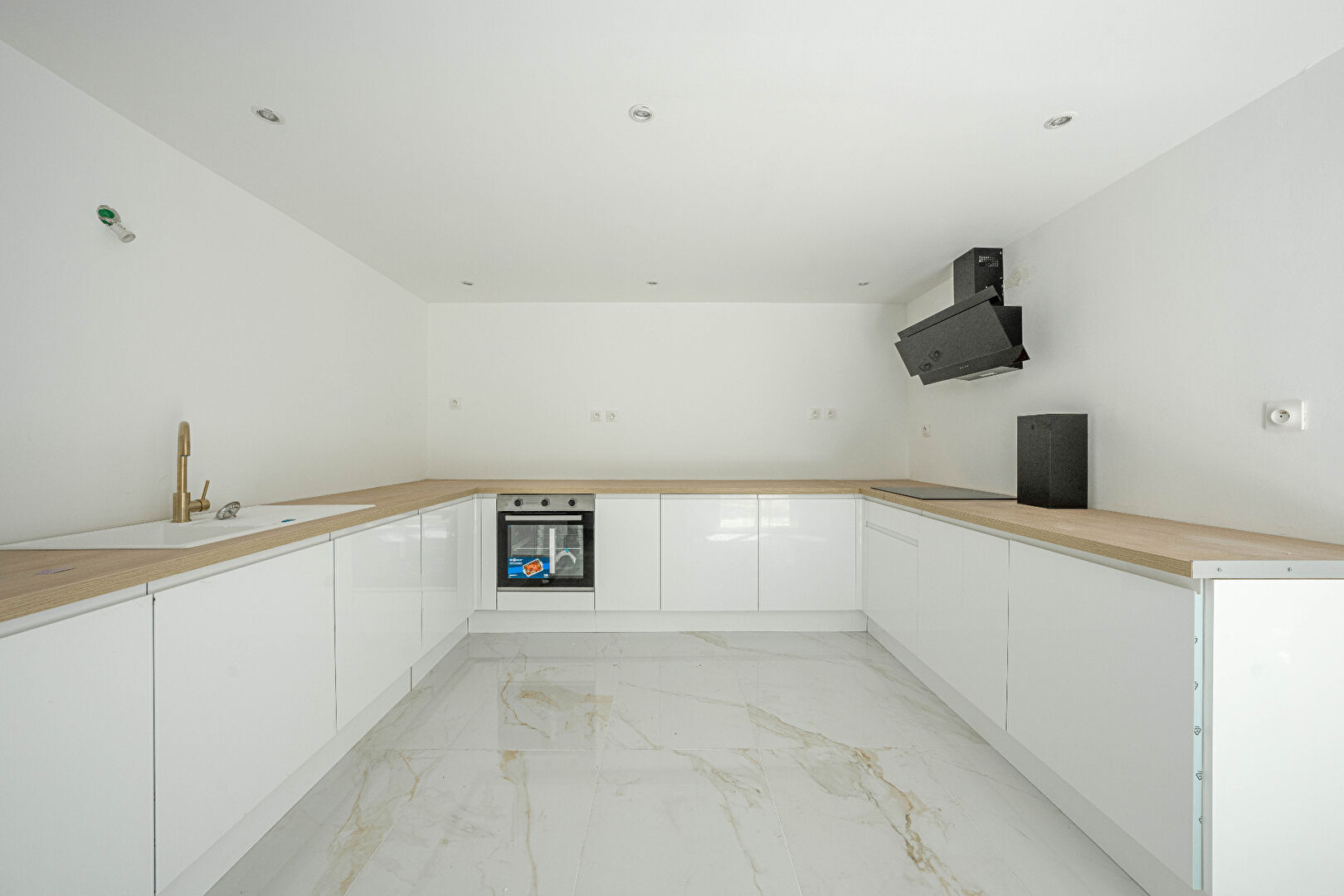 Photo Propriété d'exception à Simiane-Collongue 184 m² habitables sur plus de 14 000 m² de terrain naturel image 3/6