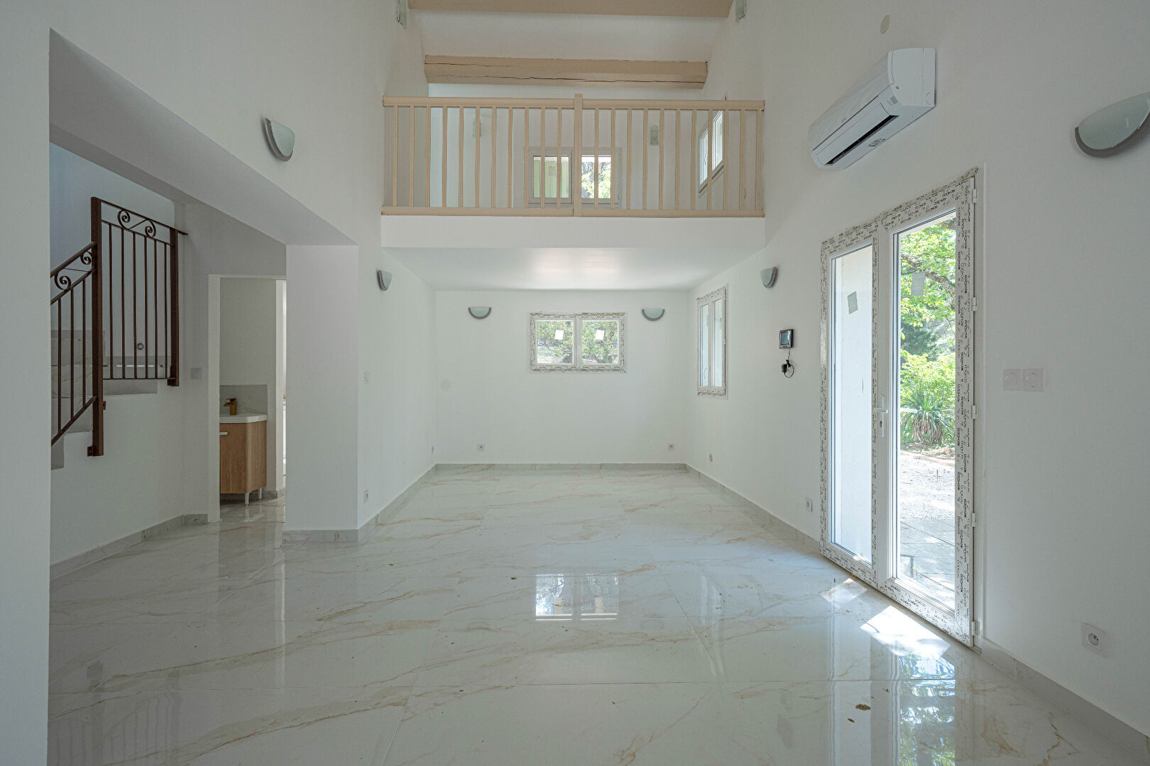 Photo Propriété d'exception à Simiane-Collongue 184 m² habitables sur plus de 14 000 m² de terrain naturel image 4/6