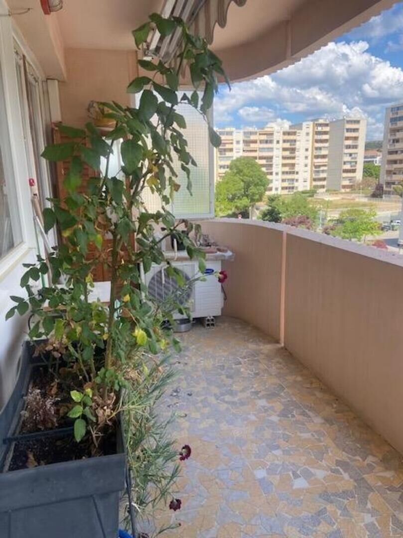 Photo Vitrolles -T4 lumineux avec balcon et une cave image 3/6