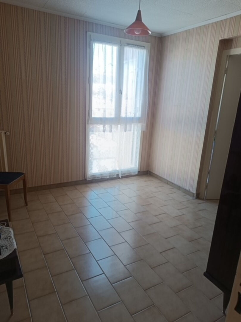 Photo Vitrolles -T4 lumineux avec balcon et une cave image 6/6