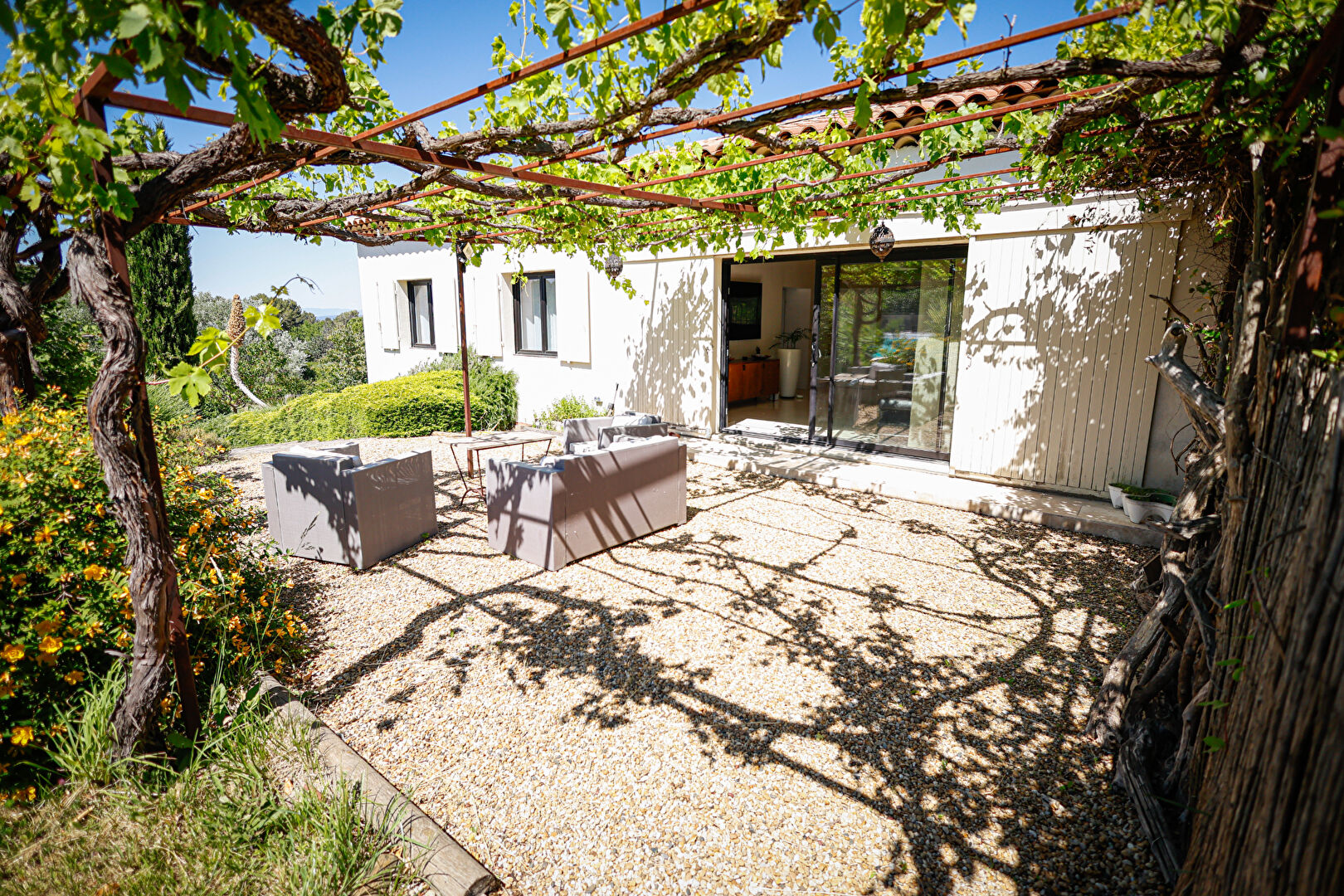 Propriété rare à Simiane-Collongue - Deux habitations réunies sur 4 200 m² de terrain avec piscines, pool houses et cadre naturel exceptionnel