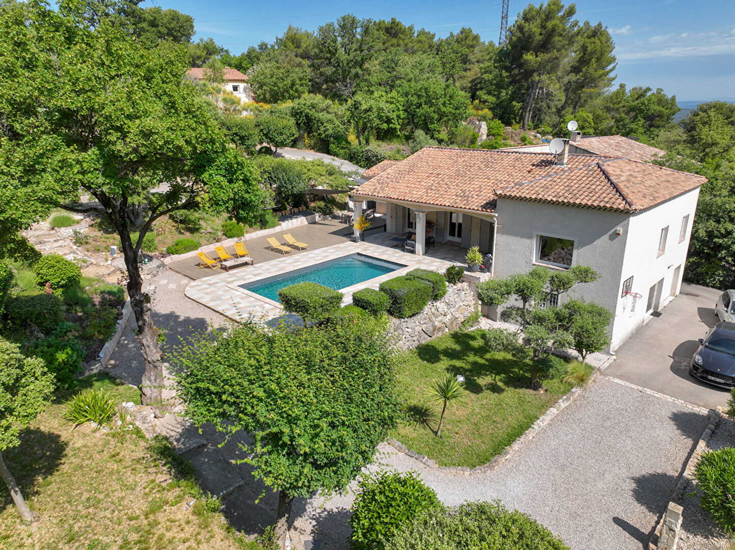 Havre de paix à Simiane-Collongue - Villa familiale avec appartement indépendant, piscine et vue dégagée