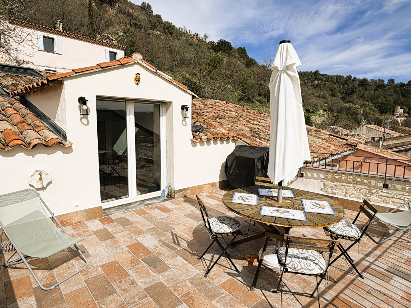 Agence immobilière de VOTRE MAISON - NG IMMOBILIER - VOTRE MAISON JOUQUES