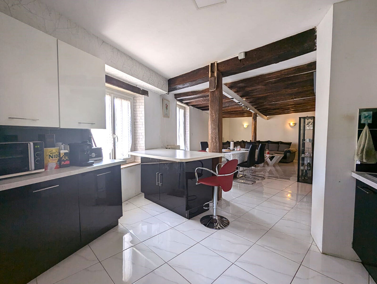 Maison atypique  4 chambres- 2 bureaux- dépendances- À 5 min de la Gare !