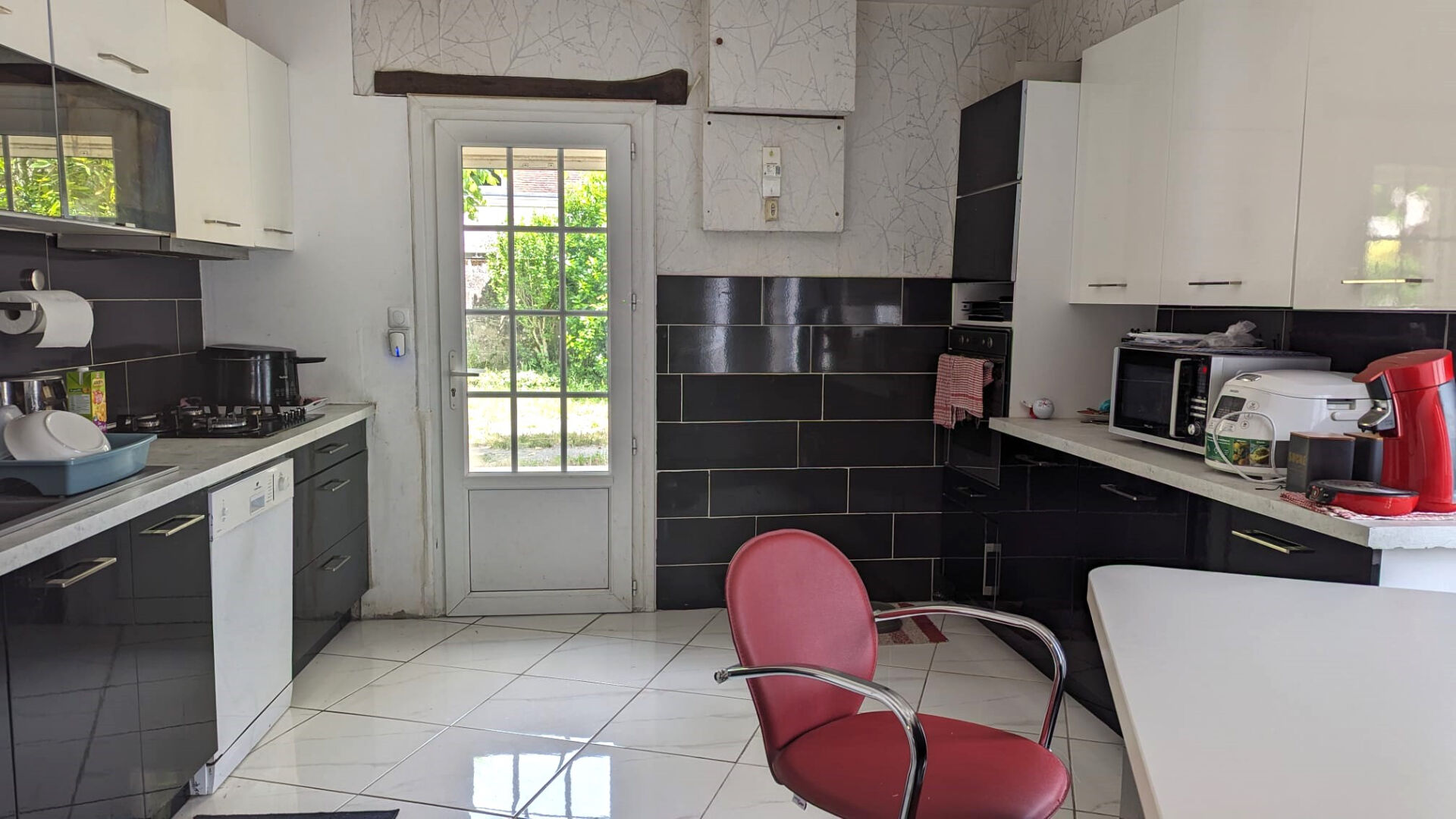 Photo Maison atypique  4 chambres- 2 bureaux- dépendances- À 5 min de la Gare ! image 4/6