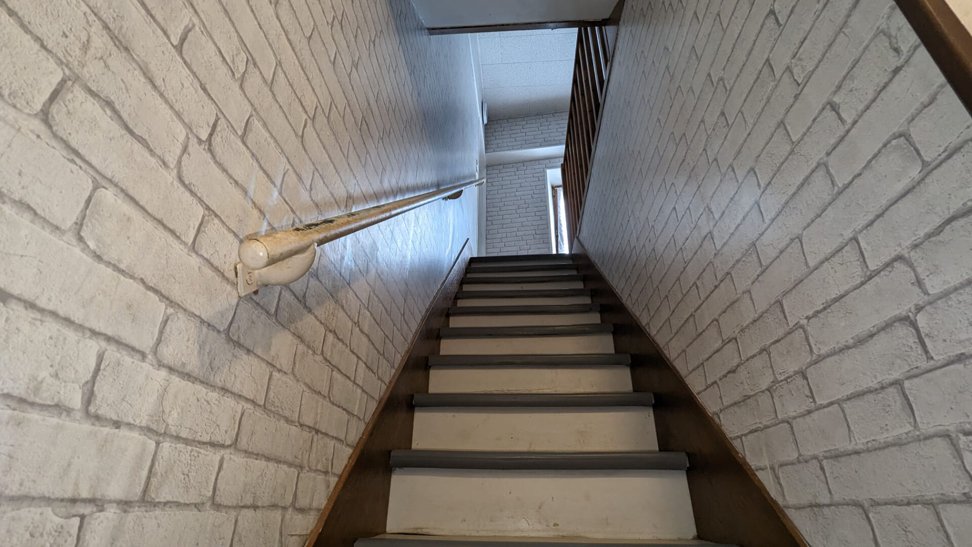 Photo Maison atypique  4 chambres- 2 bureaux- dépendances- À 5 min de la Gare ! image 5/6