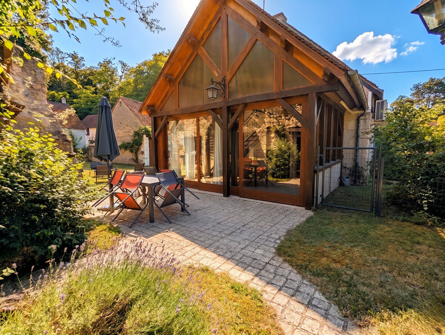 Maison de 95 M² à restaurer avec hangar et terrain