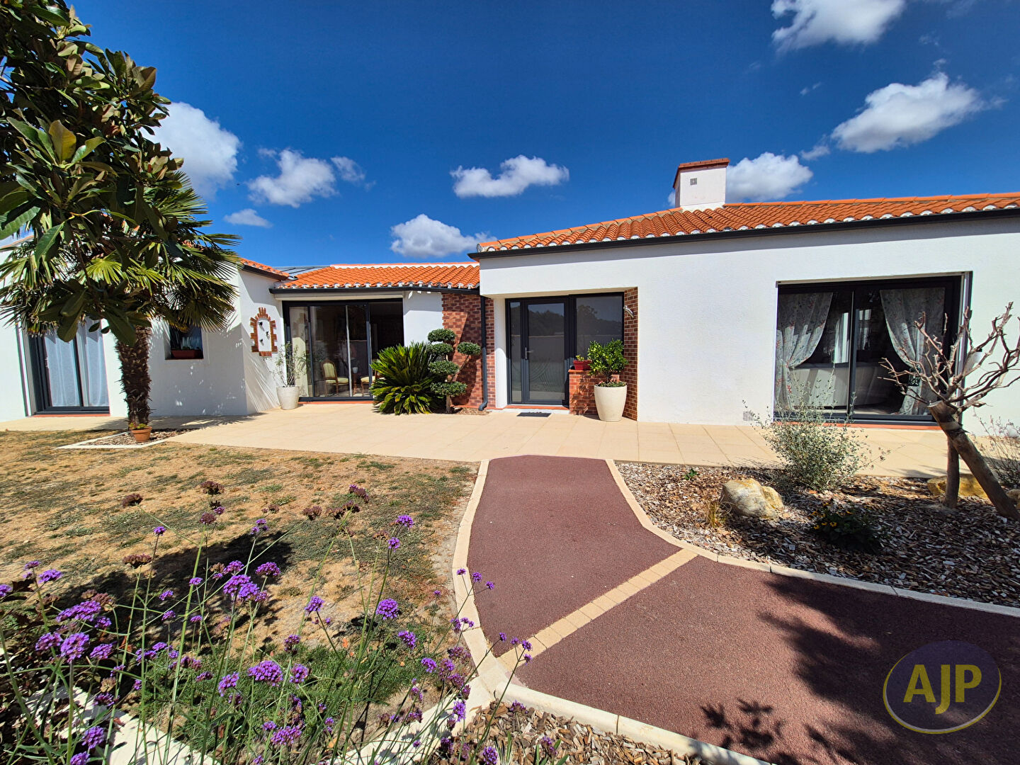 Centre ville Challans 192 m2 / 3 chambre / 2 garages / terrain 1000 m² - photo 1