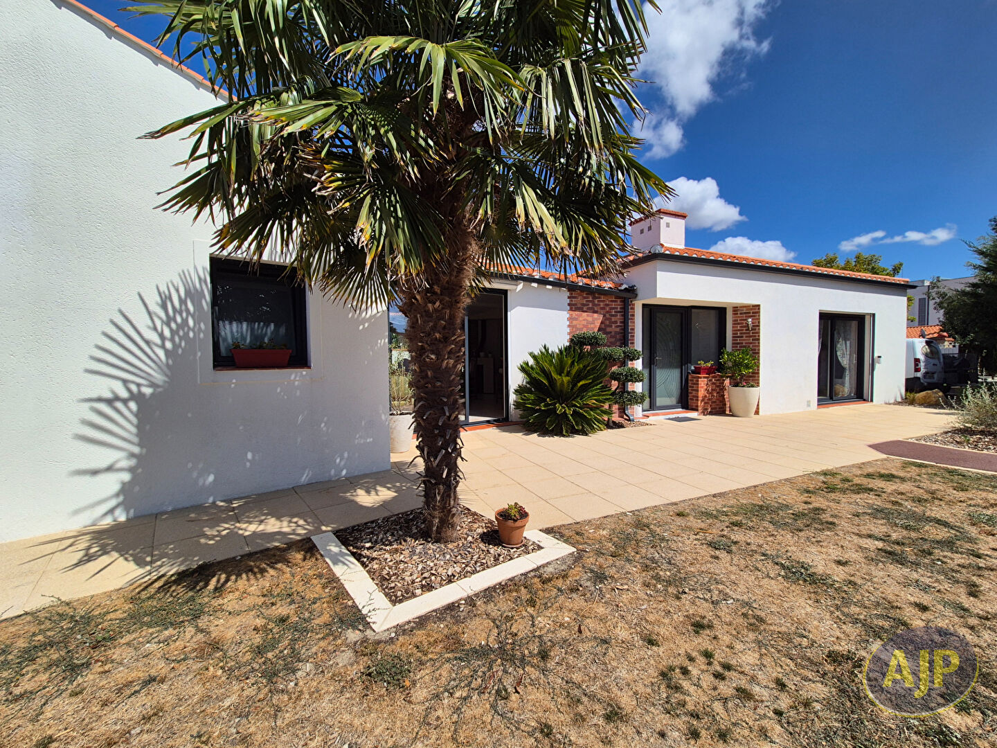 Centre ville Challans 192 m2 / 3 chambre / 2 garages / terrain 1000 m² - photo 2