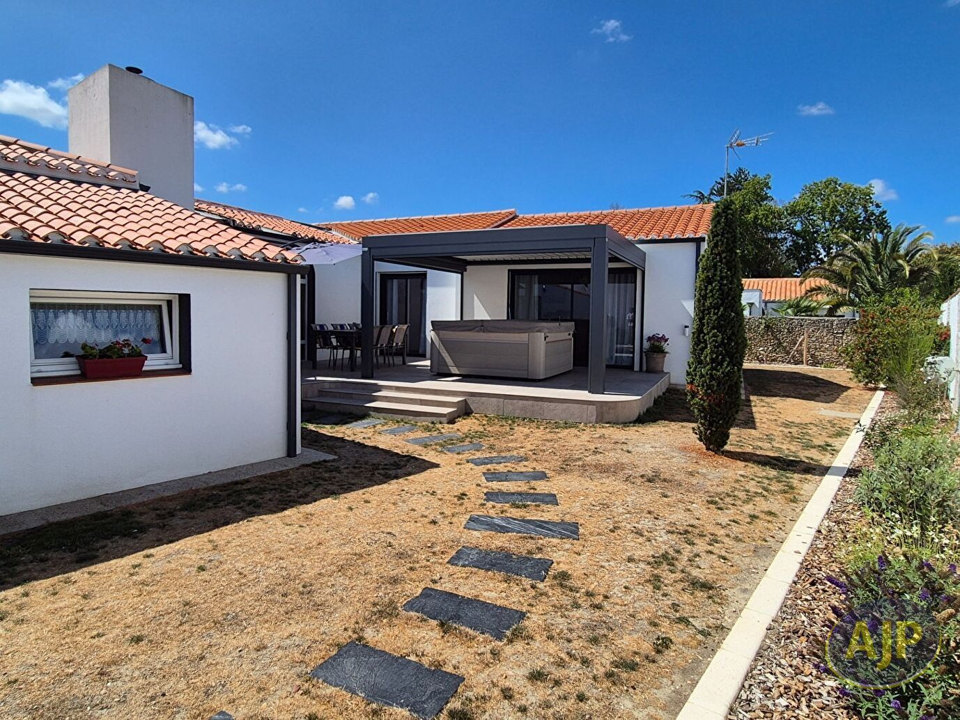 Centre ville Challans 192 m2 / 3 chambre / 2 garages / terrain 1000 m² - photo 3