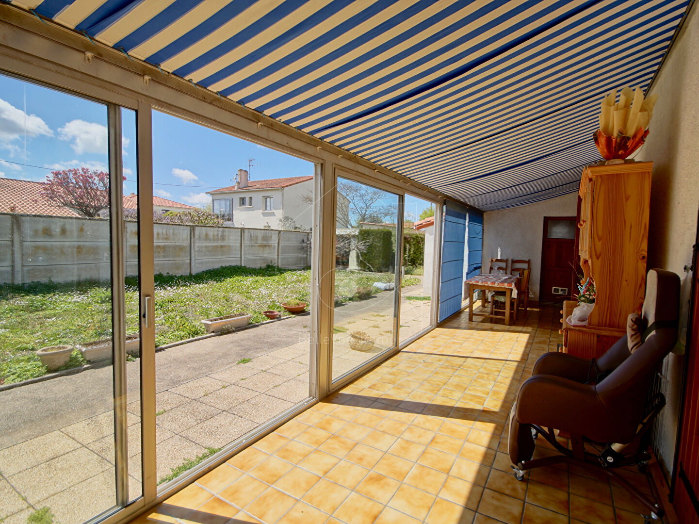 Photo Maison de plain-pied - 5 pièces 148m² - image 2/6