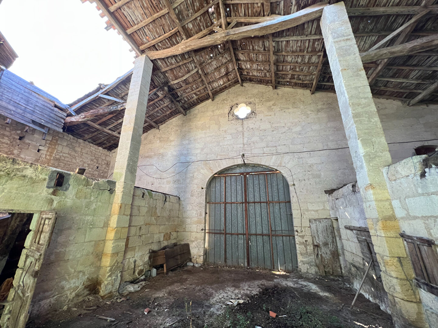 Photo Grange pierre  à rénover image 6/6