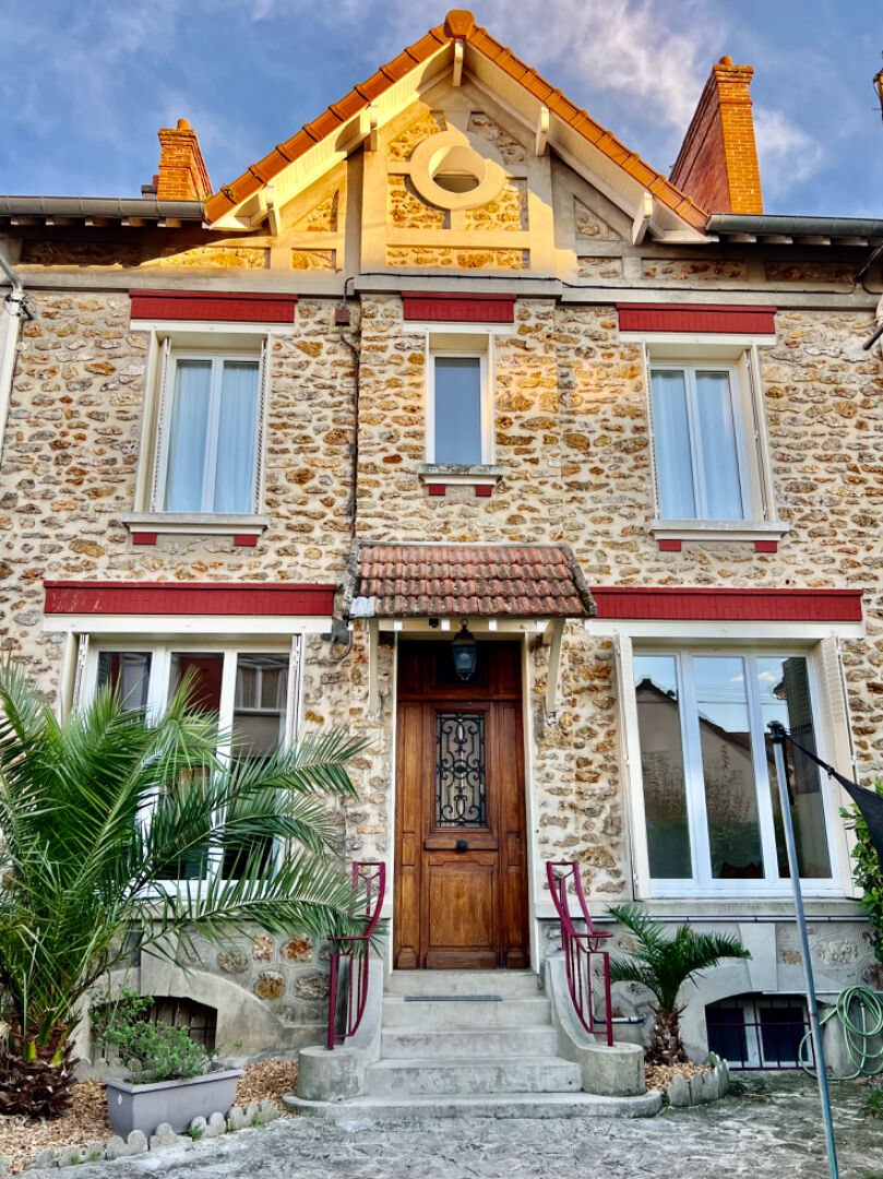 Cadre privilégié en Bord de Marne pour cette maison pleine de charme