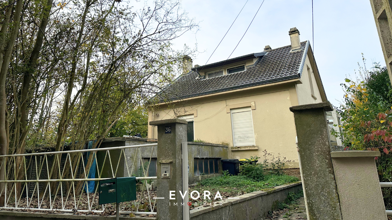 Maison 5 pièces 84.87 m2 à rénover- Garage et jardin - AUGNY