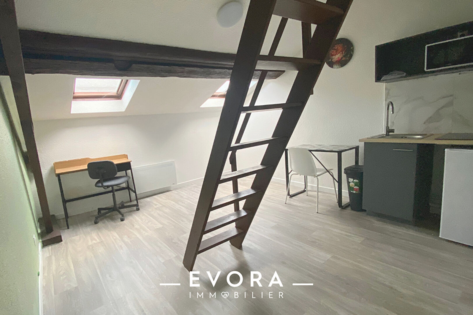 Photo METZ-CENTRE / Studio meublé à louer de 22,88m² image 3/5