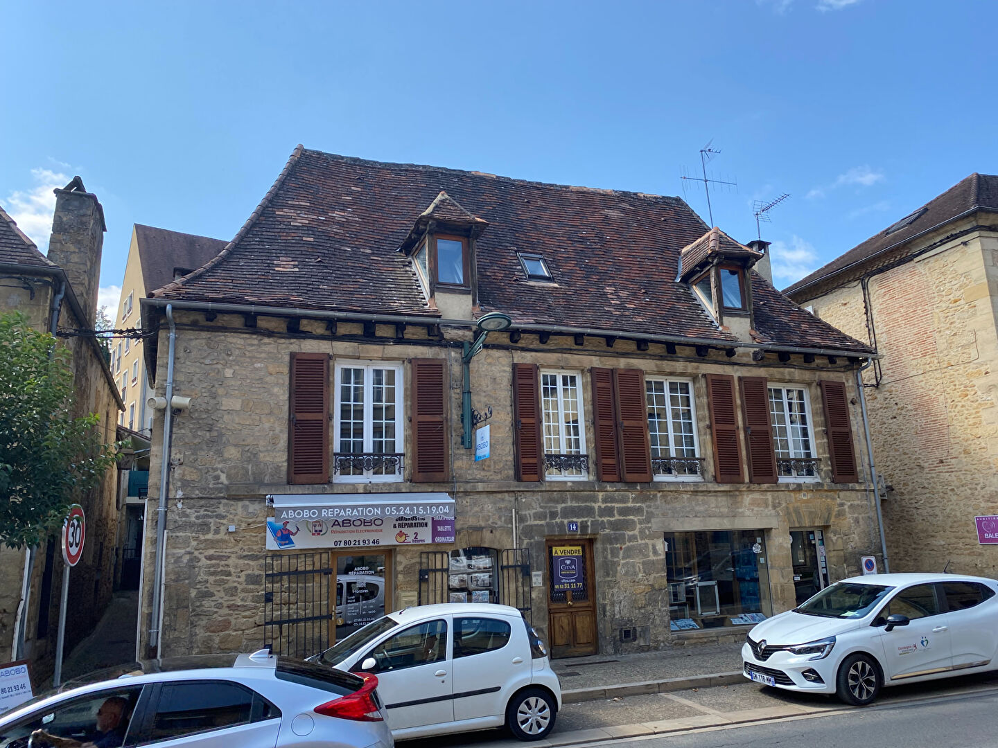 Immeuble de rapport en pierre  à 2 pas de la Cité  Médiévale