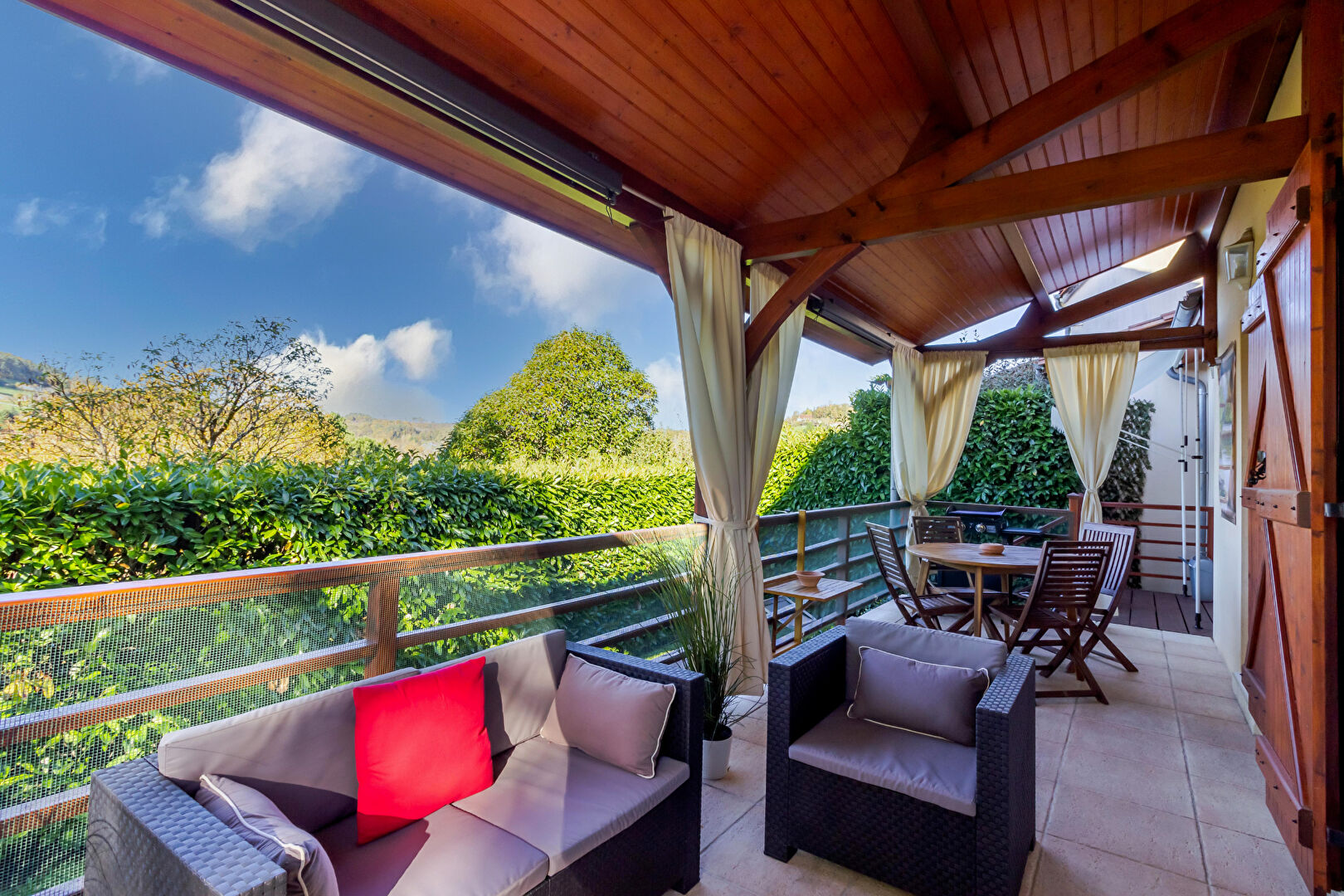 Photo Maison entièrement rénovée avec une belle vue image 2/6