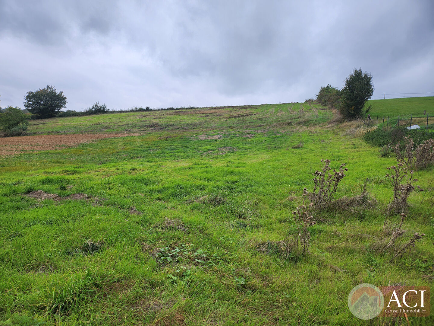 Photo Terrain Sainte Genevieve 814 m2 image 1/1