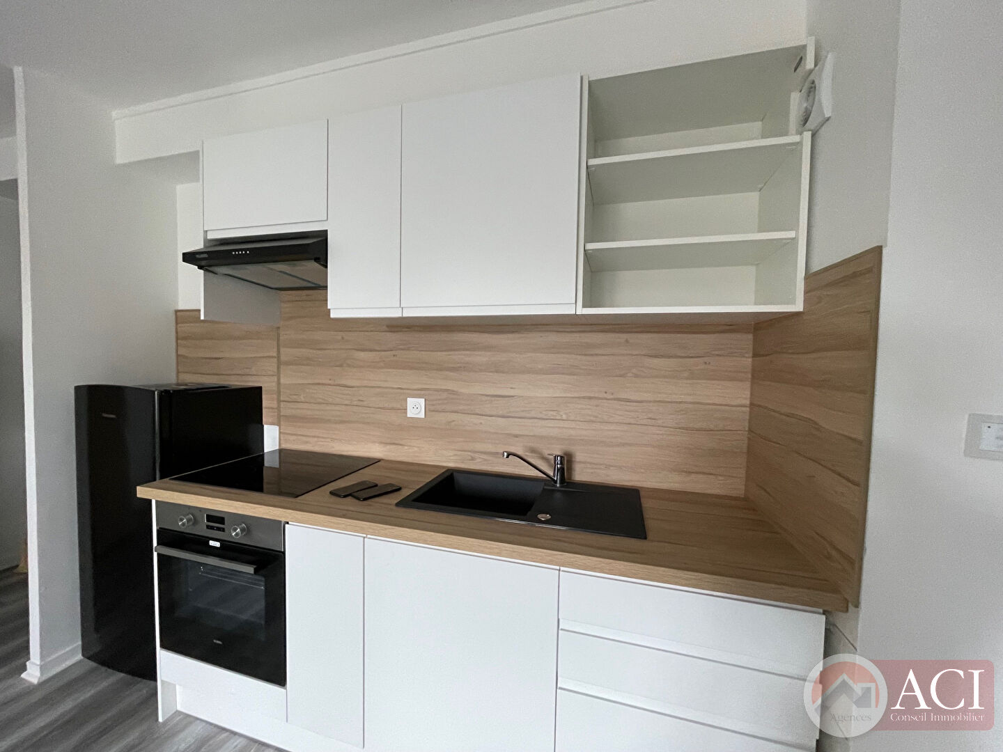 Photo Studio Meublé Chaumont en Vexin 1er étage image 3/4