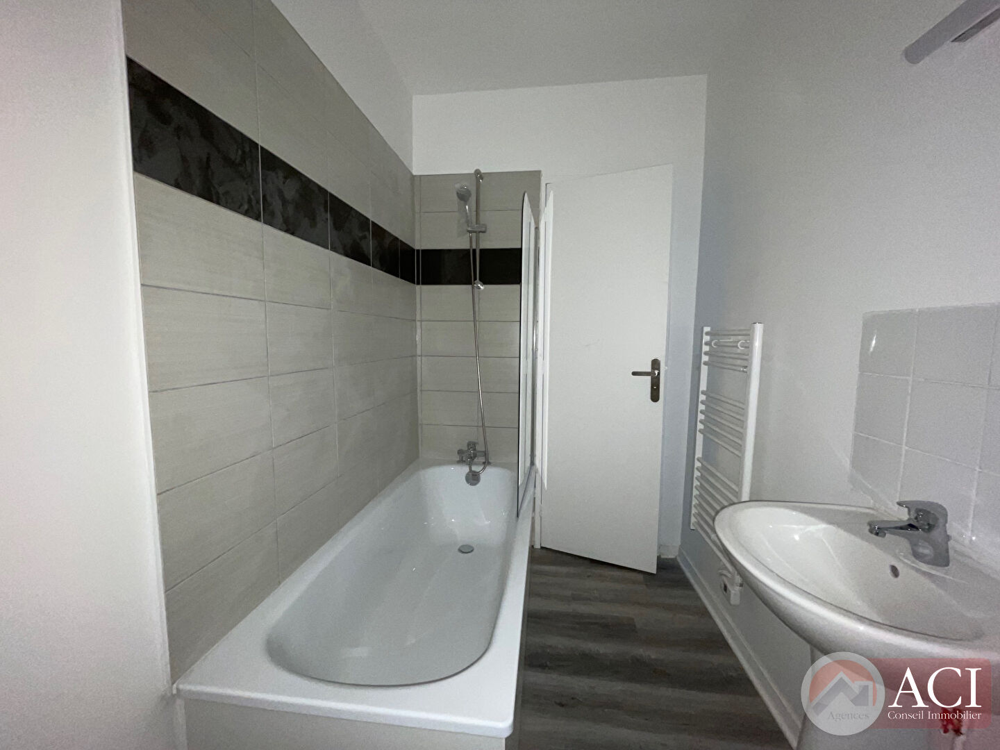 Photo Studio Meublé Chaumont en Vexin 1er étage image 4/4