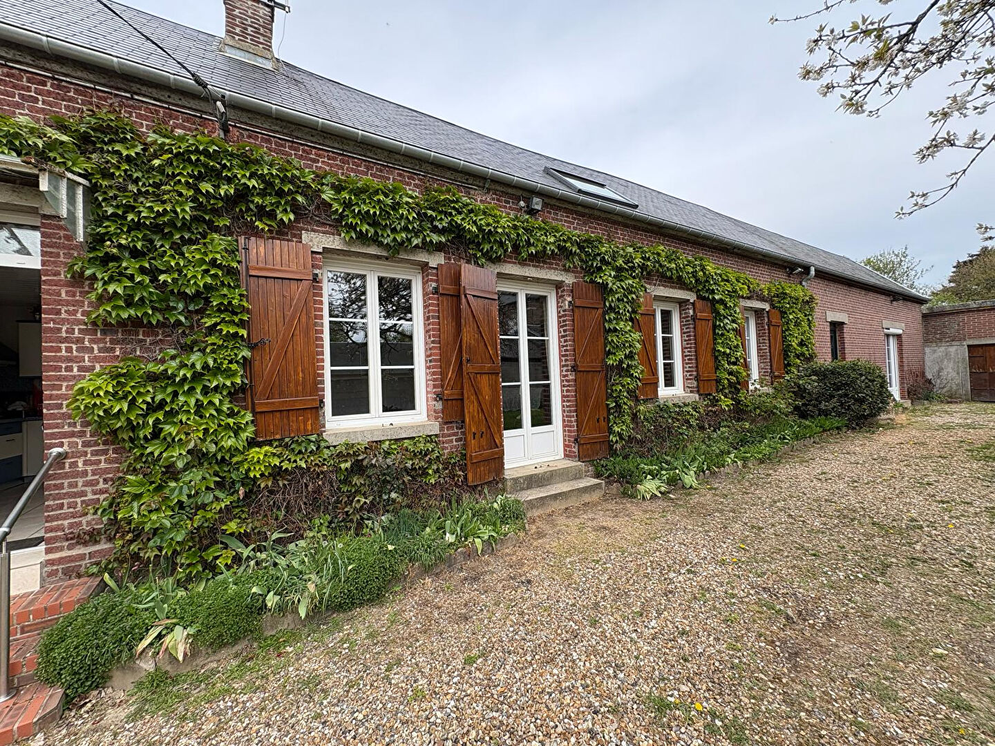 Maison de plain-pied avec combles aménageables - À visiter sans tarder !