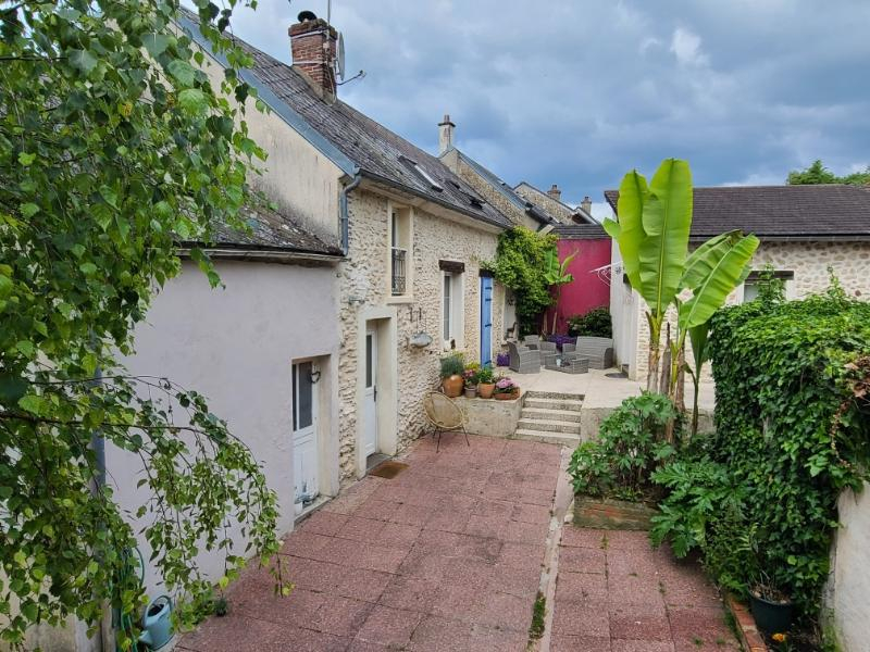 Photo Maison familiale idéalement située - Agencement fonctionnel et terrain de plus de 1500 m² ! image 2/6