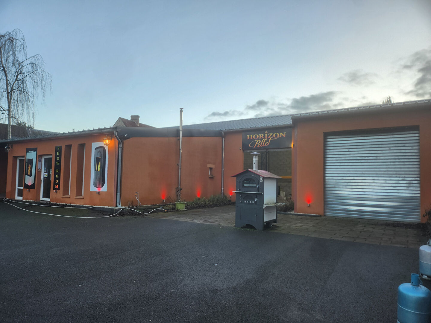 Entrepôt / local industriel + Maison