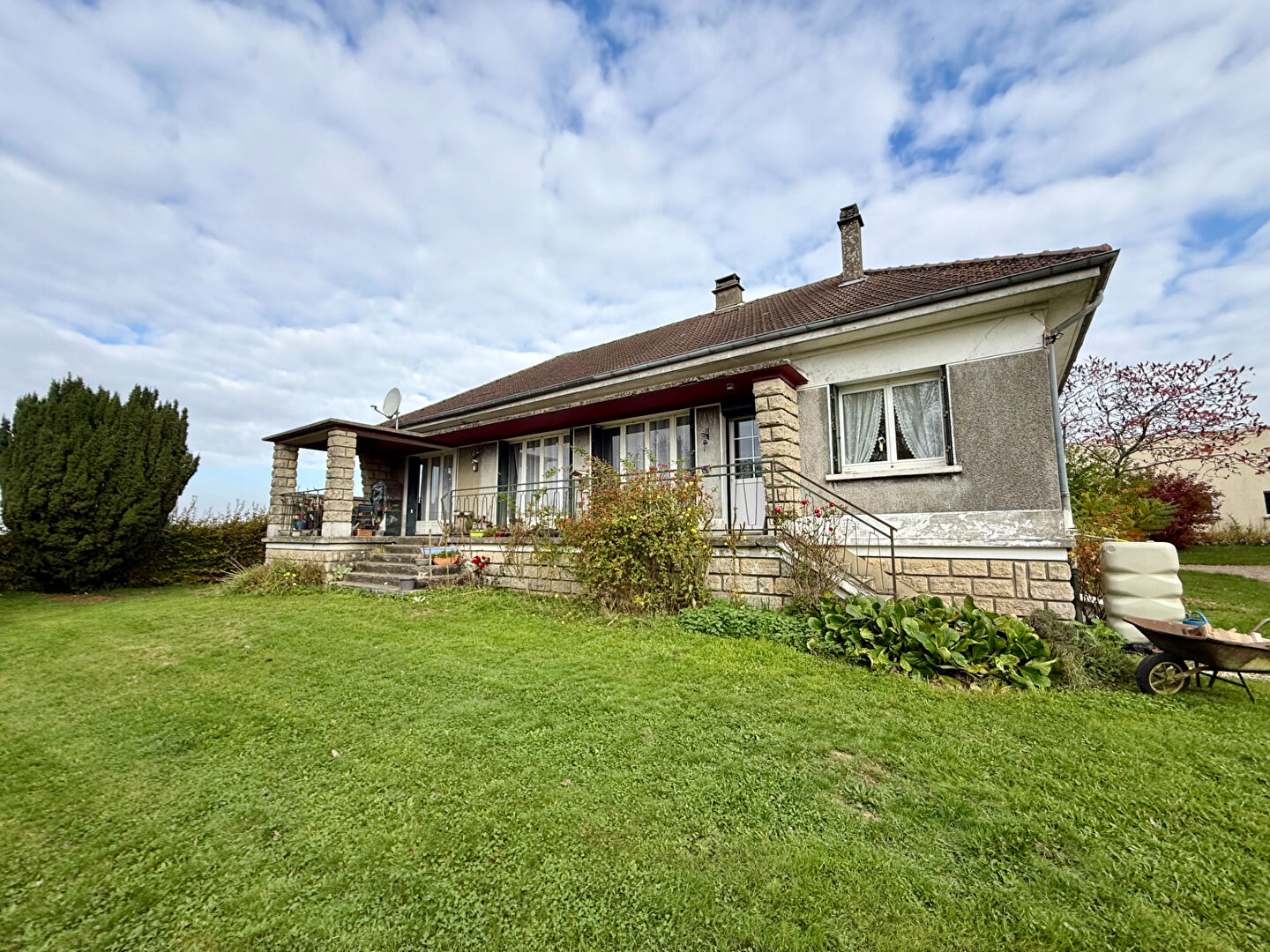 Photo Maison de plain-pied 119 m² avec hangar de 400 m² sur terrain de 1 HECTARE image 1/6