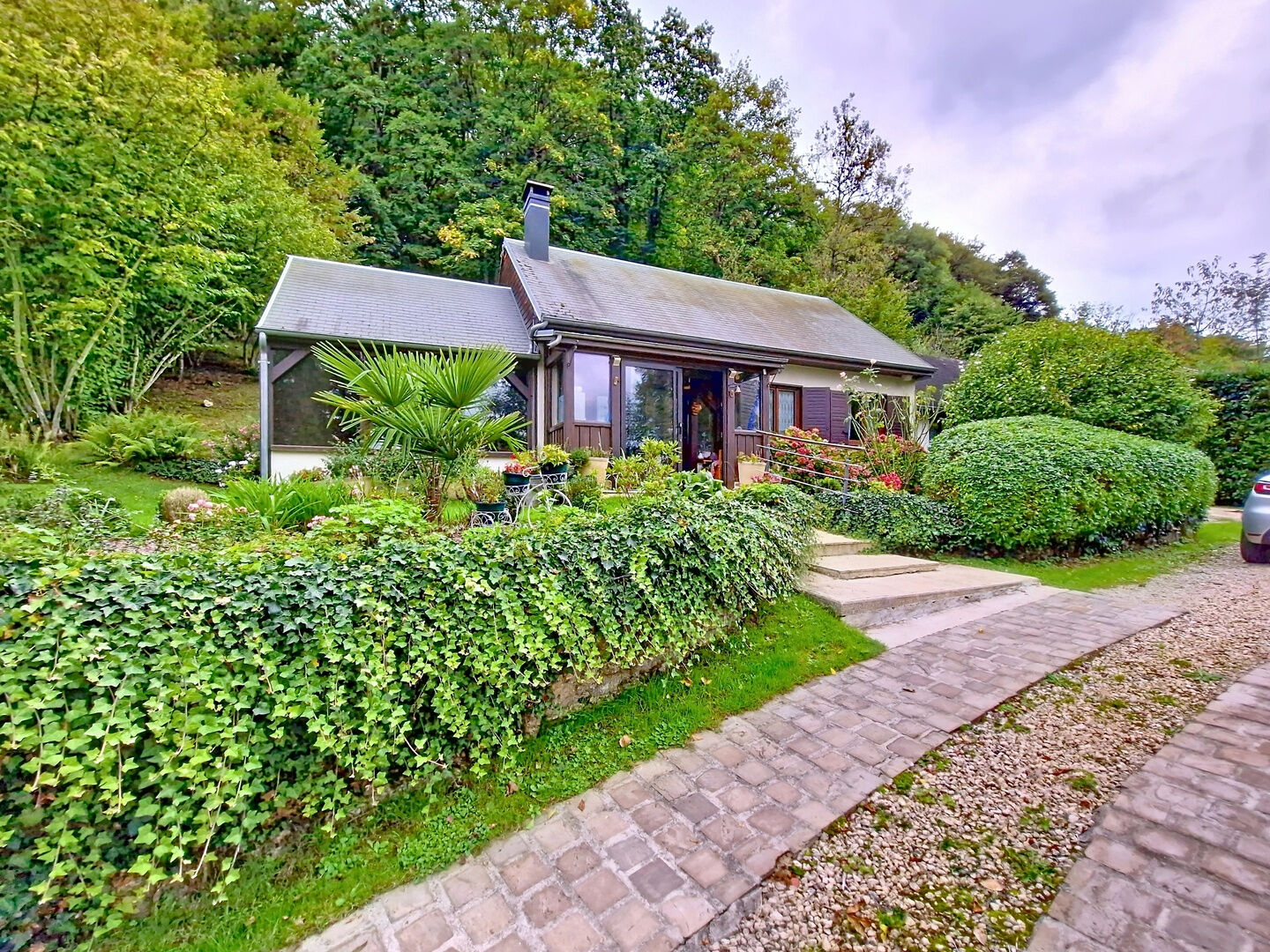 VEXIN SUR EPTE, ECOLE SUR PLACE