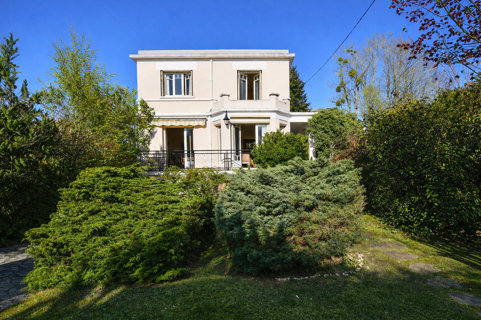 CHATOU EN LISIERE DU VESINET – CHARMANTE MAISON DE 144 M² – TERRAIN 699M²