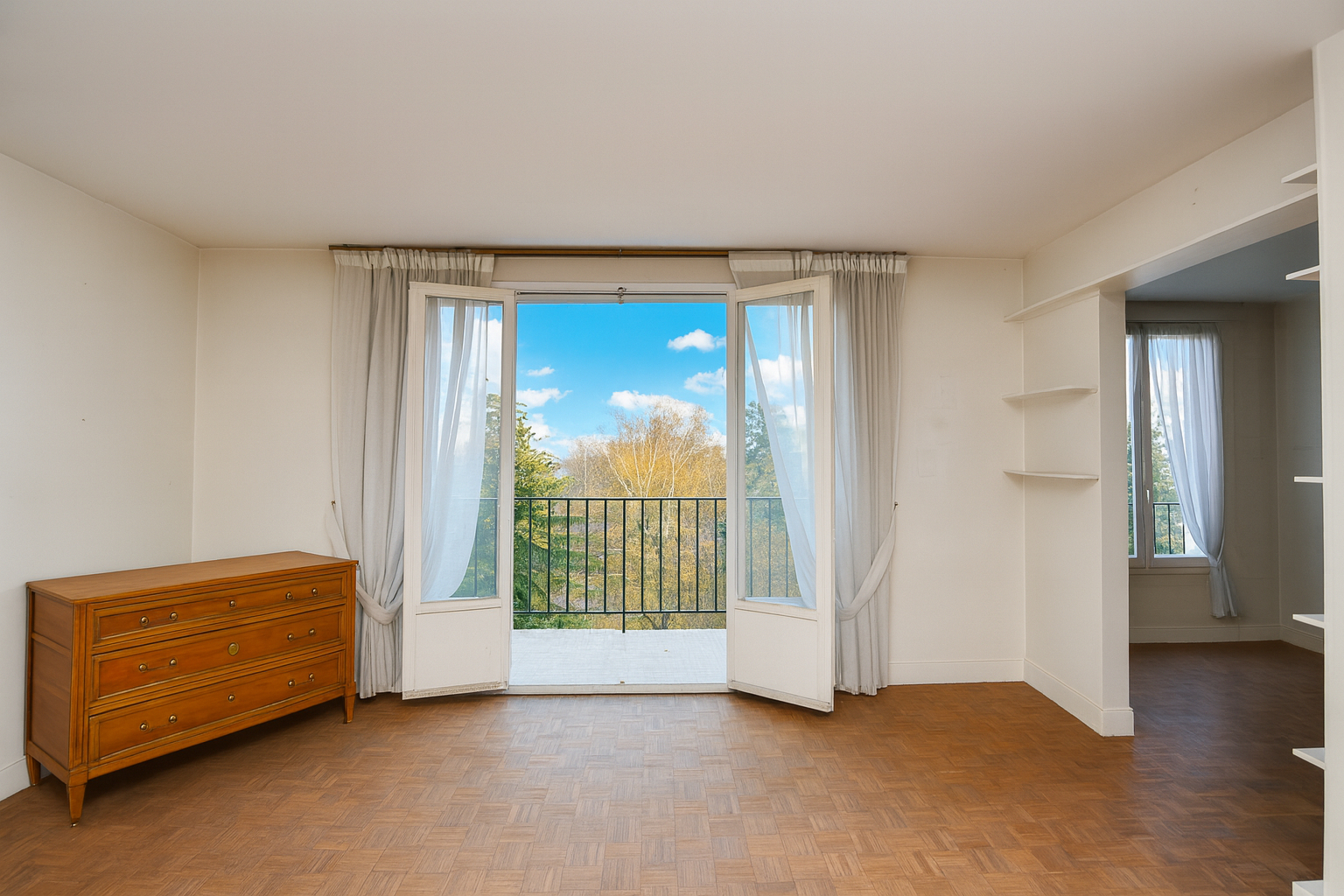 Appartement situé à Chatou de 75 m² avec 3 chambres  avec balcon et box fermé
