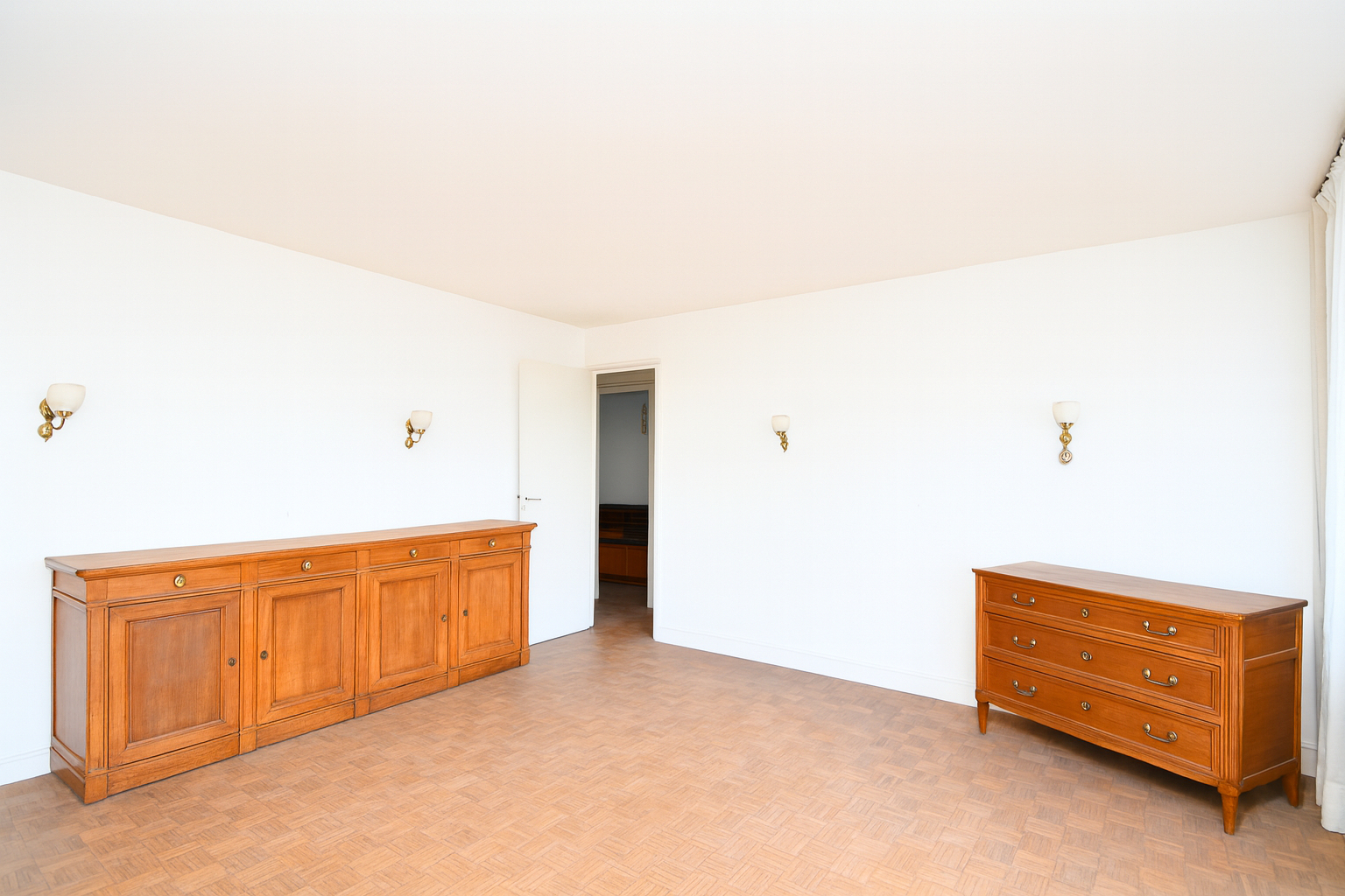 Appartement situé à Chatou de 75 m² avec 3 chambres  avec balcon et box fermé