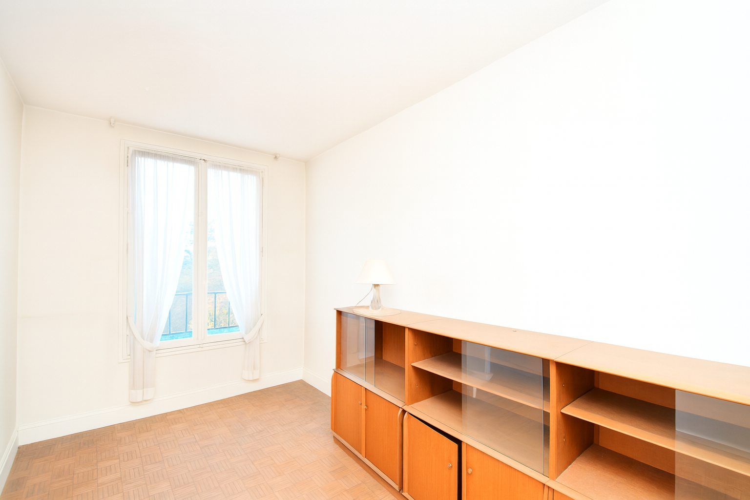 Appartement situé à Chatou de 75 m² avec 3 chambres  avec balcon et box fermé
