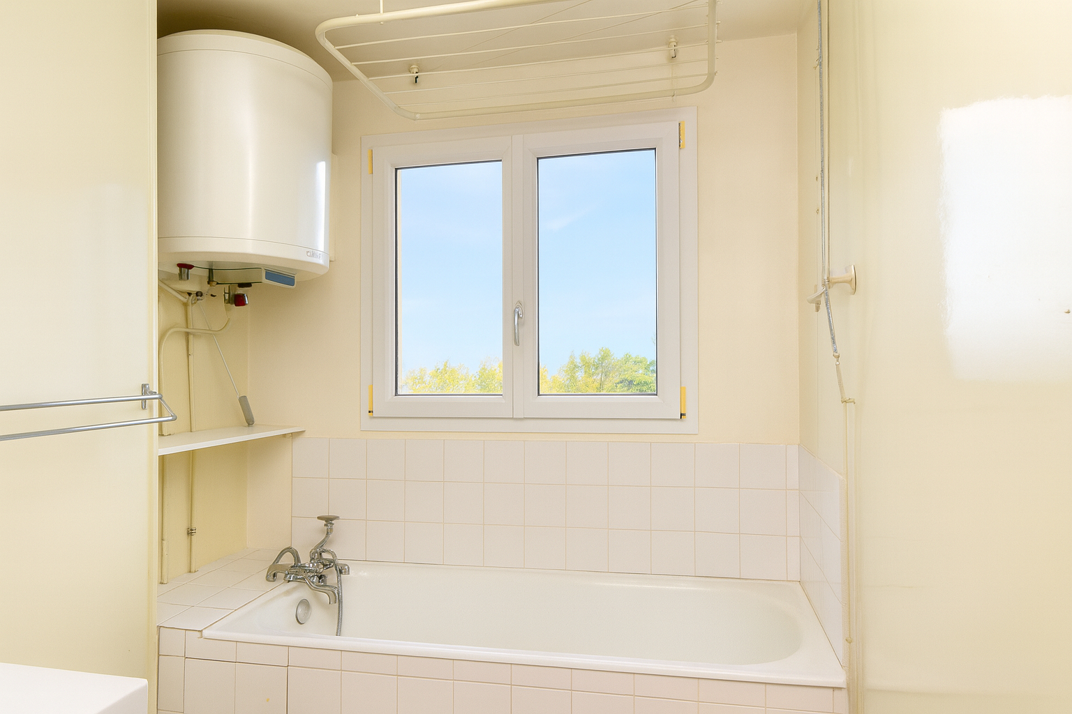 Appartement situé à Chatou de 75 m² avec 3 chambres  avec balcon et box fermé