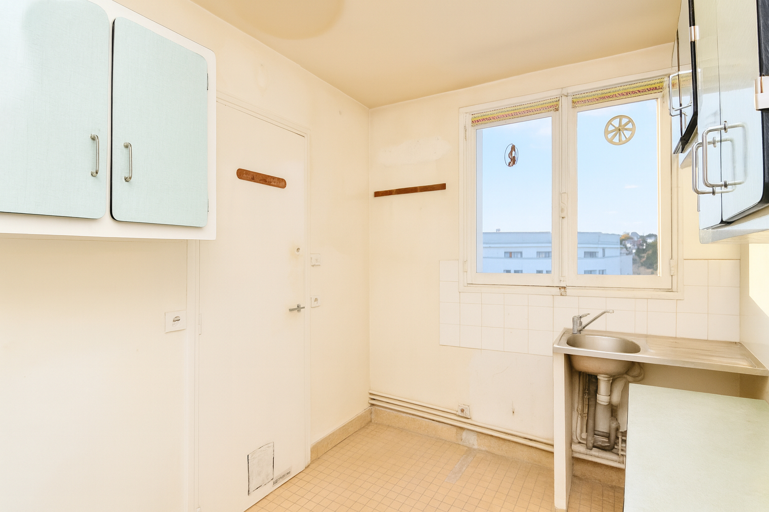 Appartement situé à Chatou de 75 m² avec 3 chambres  avec balcon et box fermé