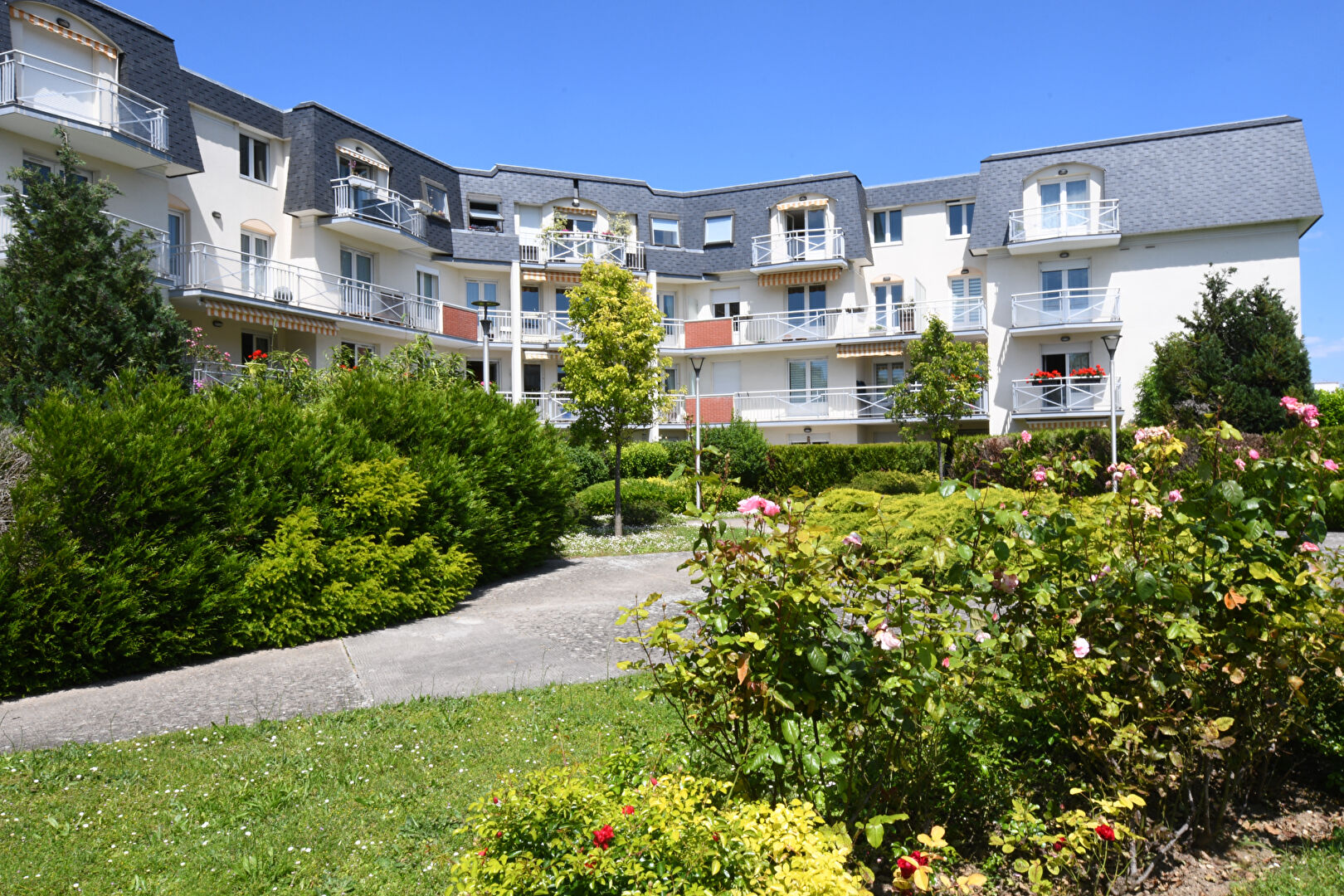 Appartement situé à Chatou 4 pièces de 92 m² en très bon état proche des commerces