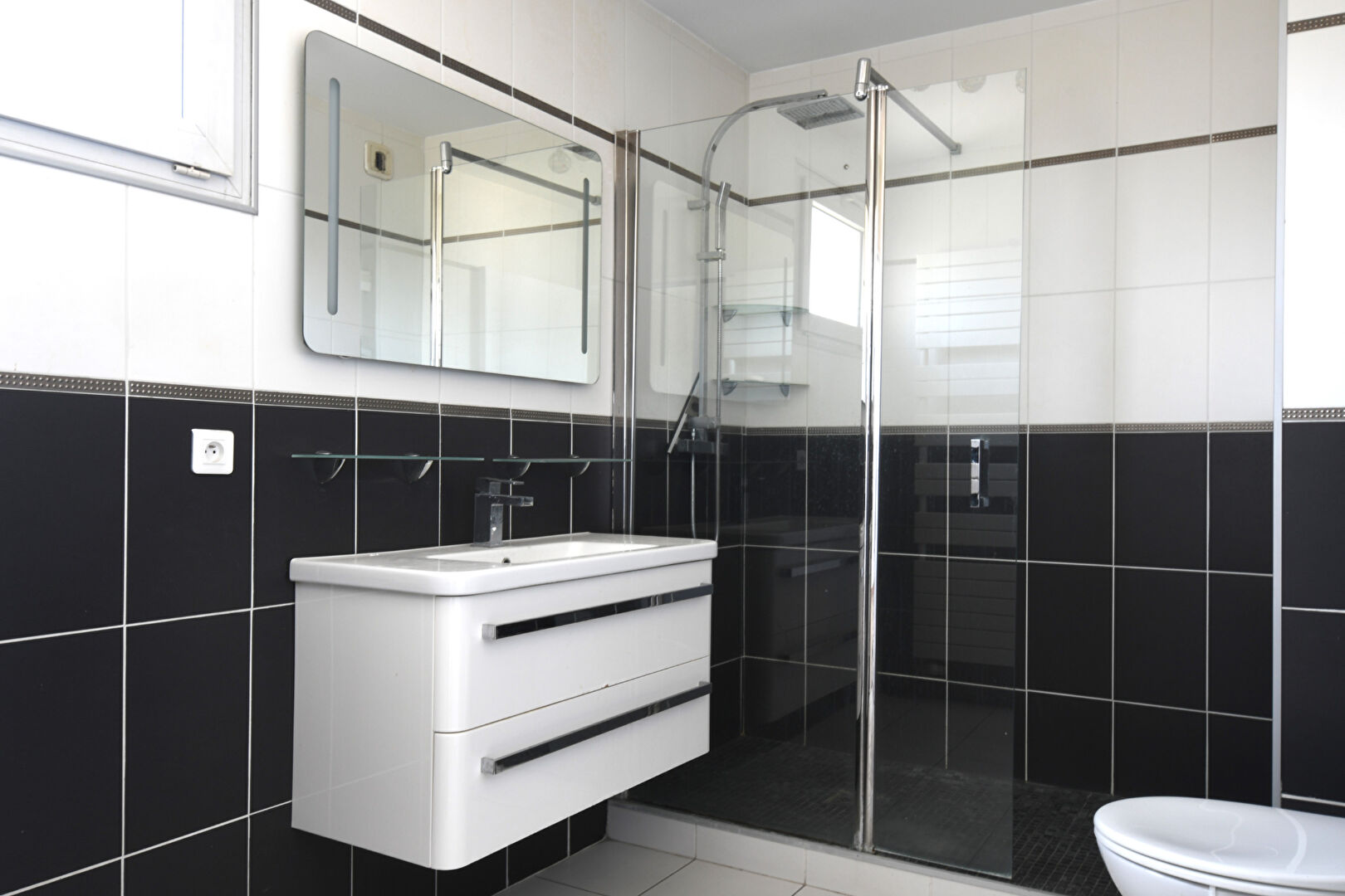 Appartement situé à Chatou 4 pièces de 92 m² en très bon état proche des commerces