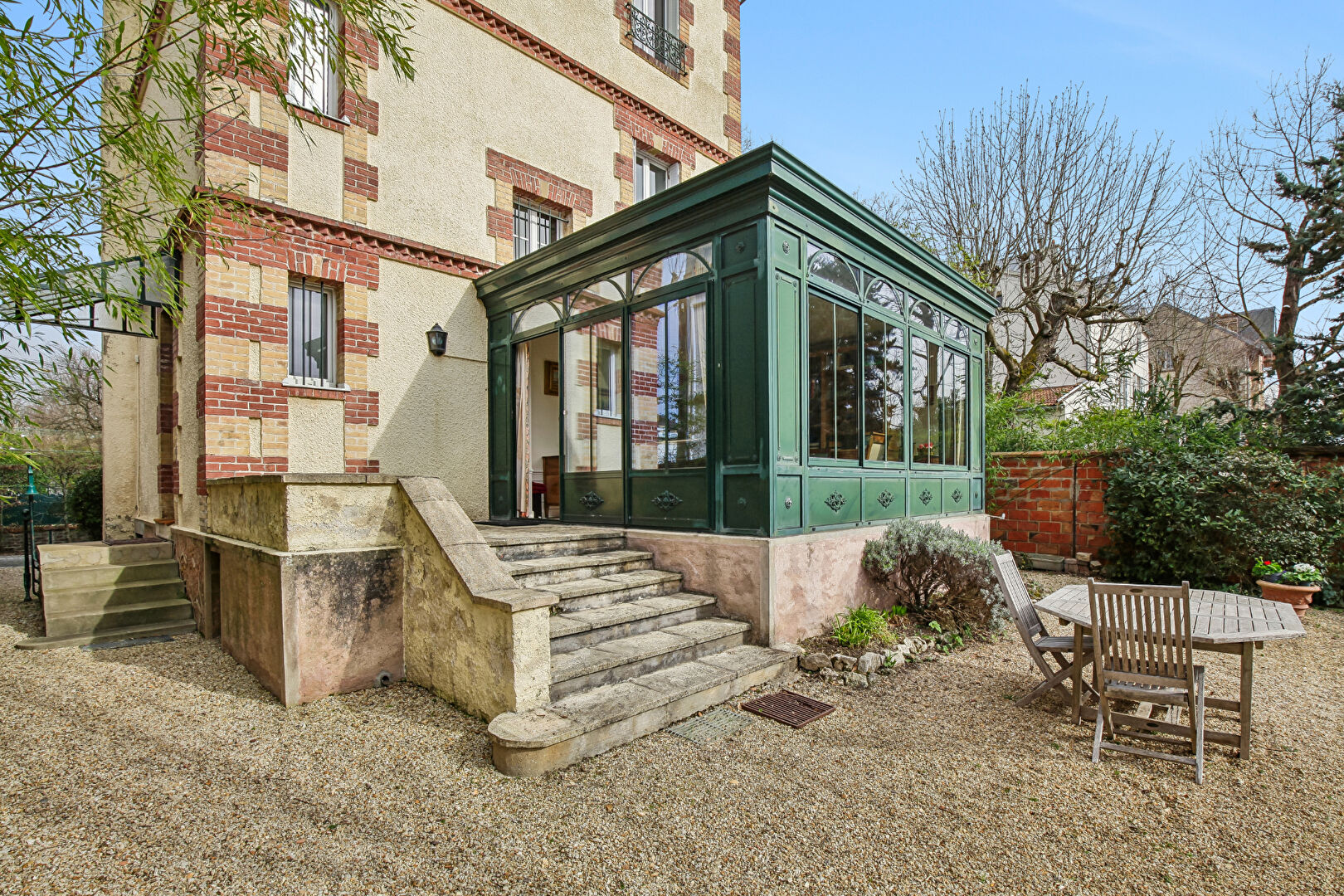 LE VESINET – MAISON DE CHARME – 6 CHAMBRES – 155 M² AU SOL – TERRAIN 572 M² – 5 mn RER