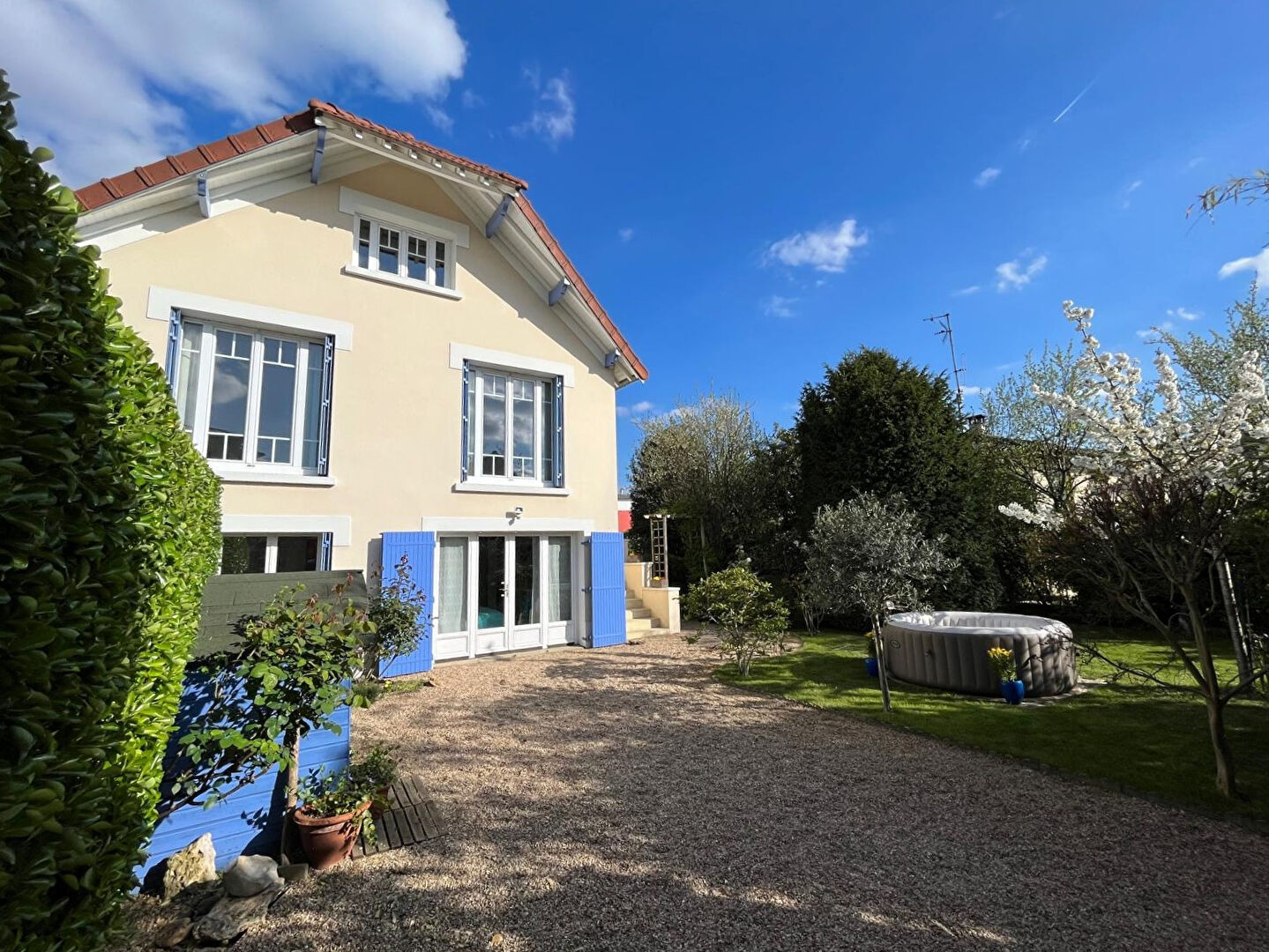 Croissy Sur Seine  maison de 135 m² sur terrain de 585 m²